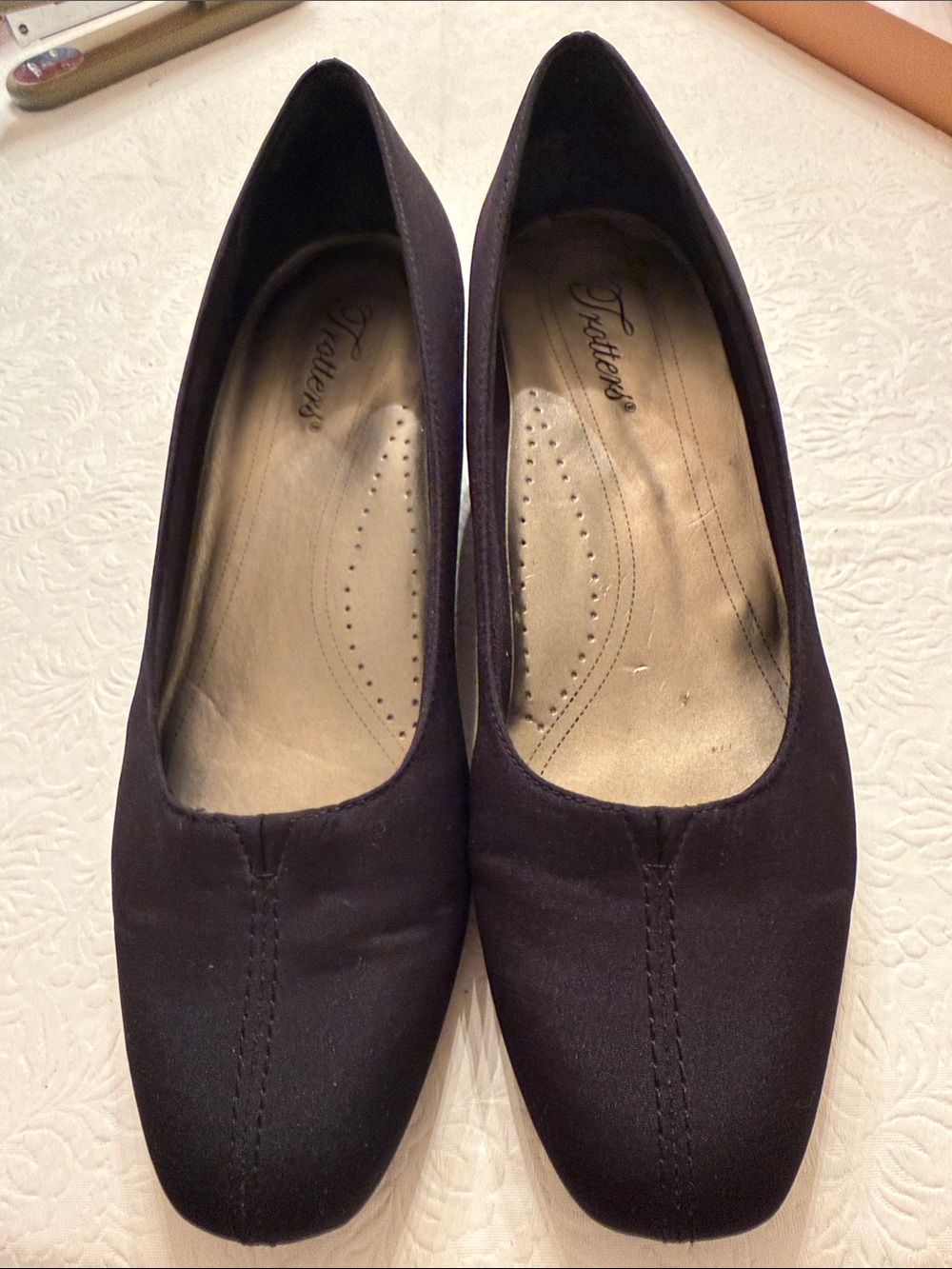 Trotters Black Women's Slip-On Heels